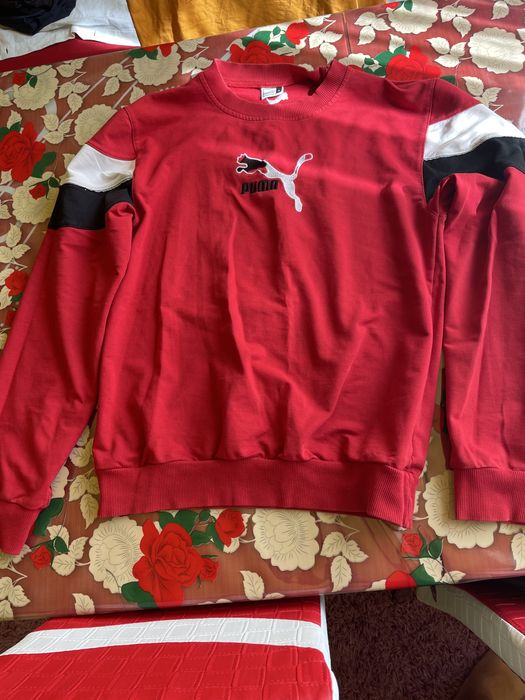 Vand  Bluza Puma este  intro stare impecabila marimea S plata livrare