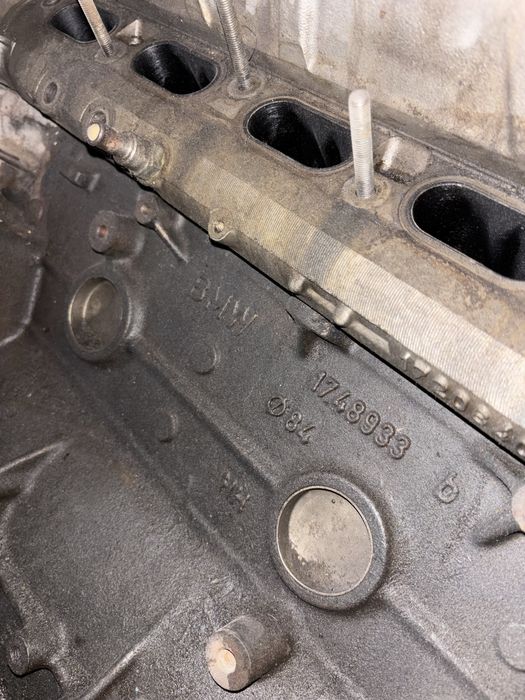 Двигатель м50б25