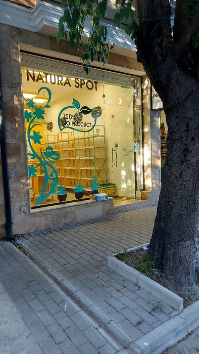 Стелажи за магазин