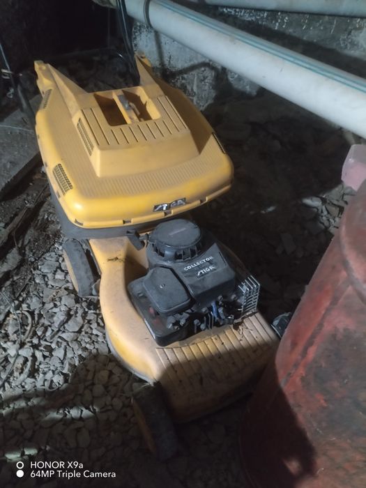 Продам газонокосилку