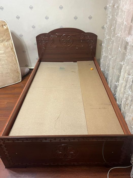 Продам шифоньер и кровати