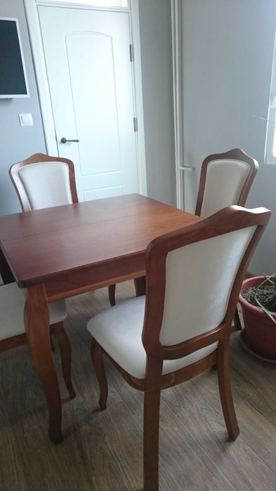 Трапезна маса от български производител -масив, от 700 на 420 лв.