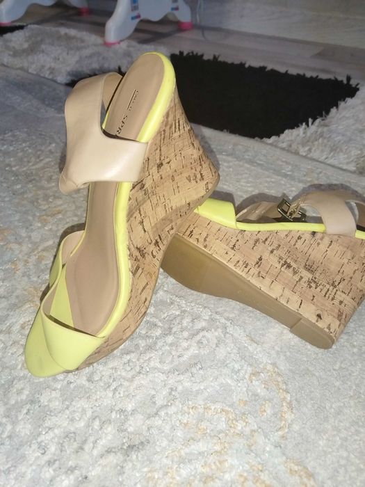 Продам фирменную обувь