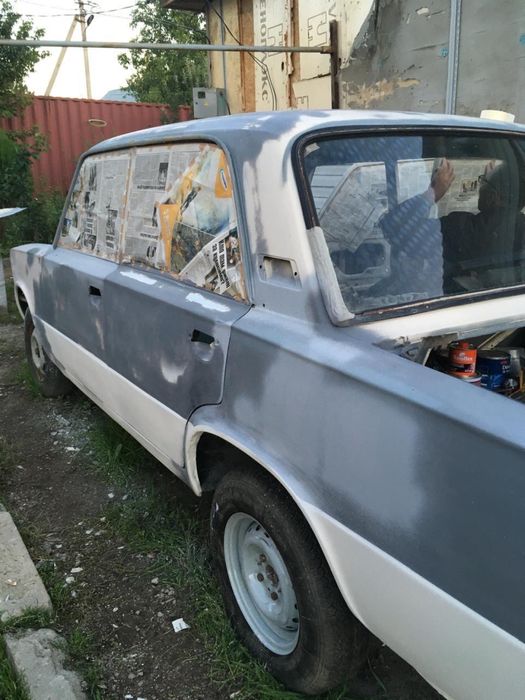 Жигули 21061 с 11 двигателем.