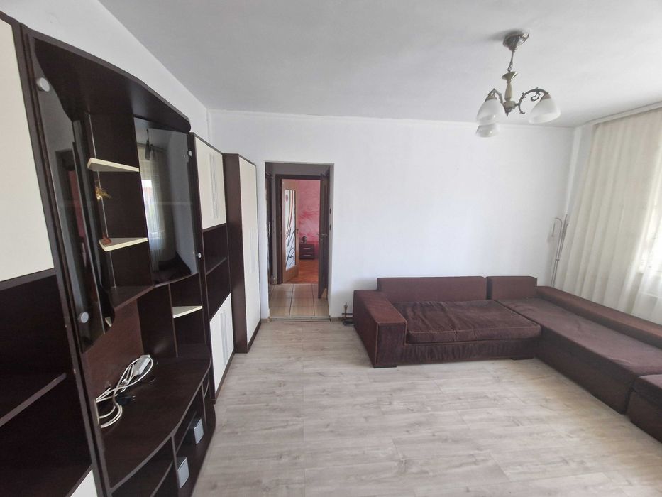 Inchiriez apartament cu 3 camere zona Nufarul