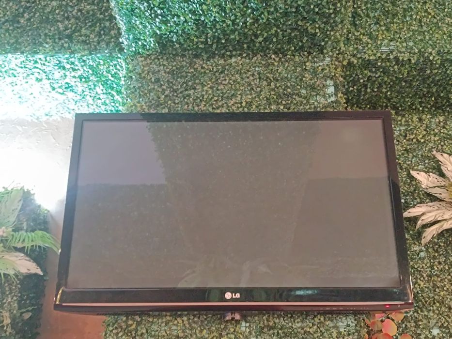 Vand fotolii,mese,decoratiuni televizoare parchet terasa.