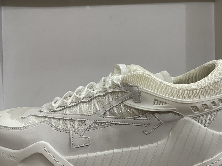 Off white Odsy-100