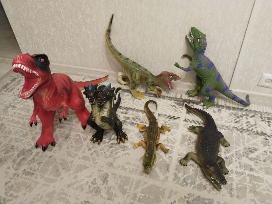 Продам игрушки резиновые динозавры