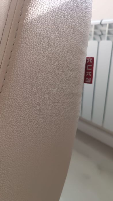 Продам кожаный диван