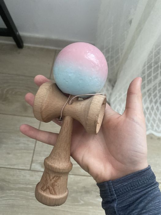 Kendama x urgent  este jucabila si bunaaa! Trebuie ata de rezerva!!
