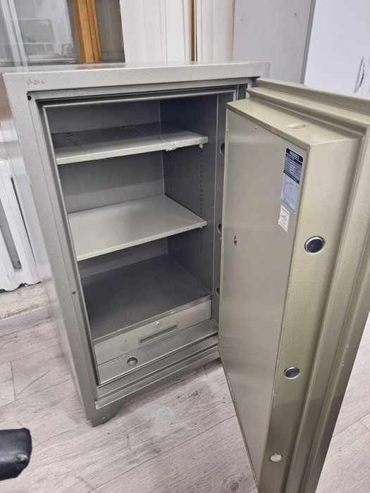 Сейф, Сейф, Сейф