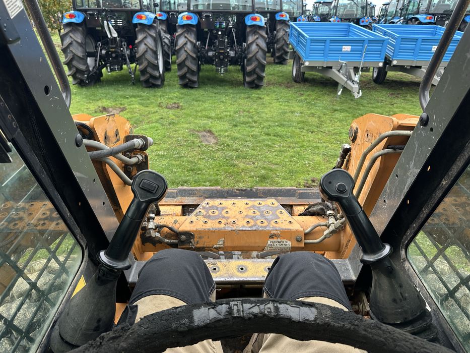 Мини челен товарач CASE 410 HIGH FLOW