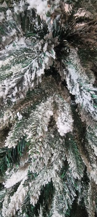 Елка заснеженная