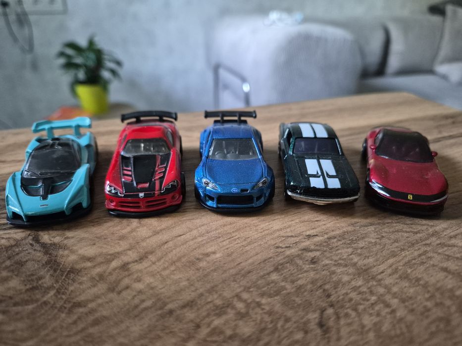 Машинки hot wheels