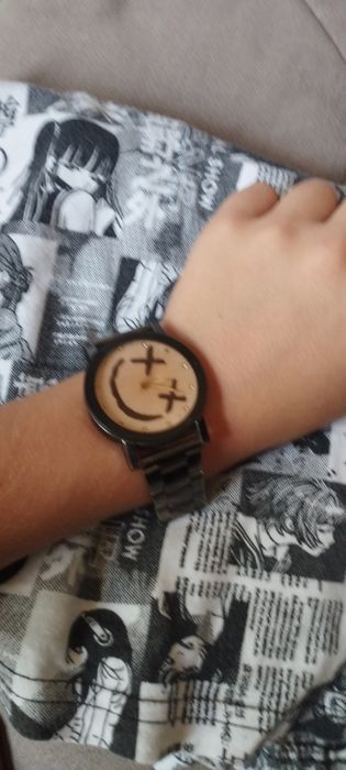 Часы Dead Smiley ходят