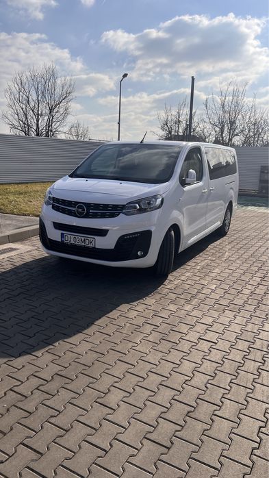 Inchiriere auto microbuz  8+1