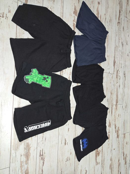 Къси панталонки и тениски с къс ръкав