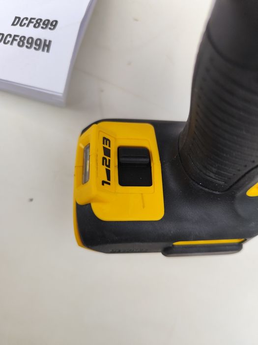Нов безчетков акумулаторен гайковерт Девалт DeWALT DCF899 18V