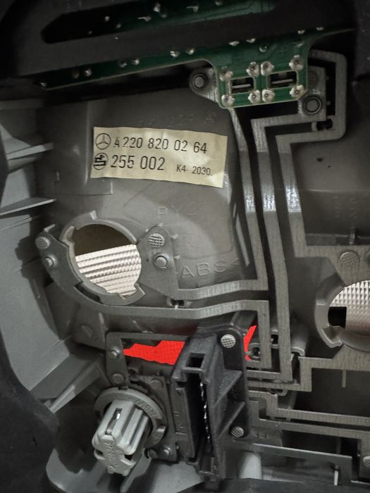 Продам фонари на W220