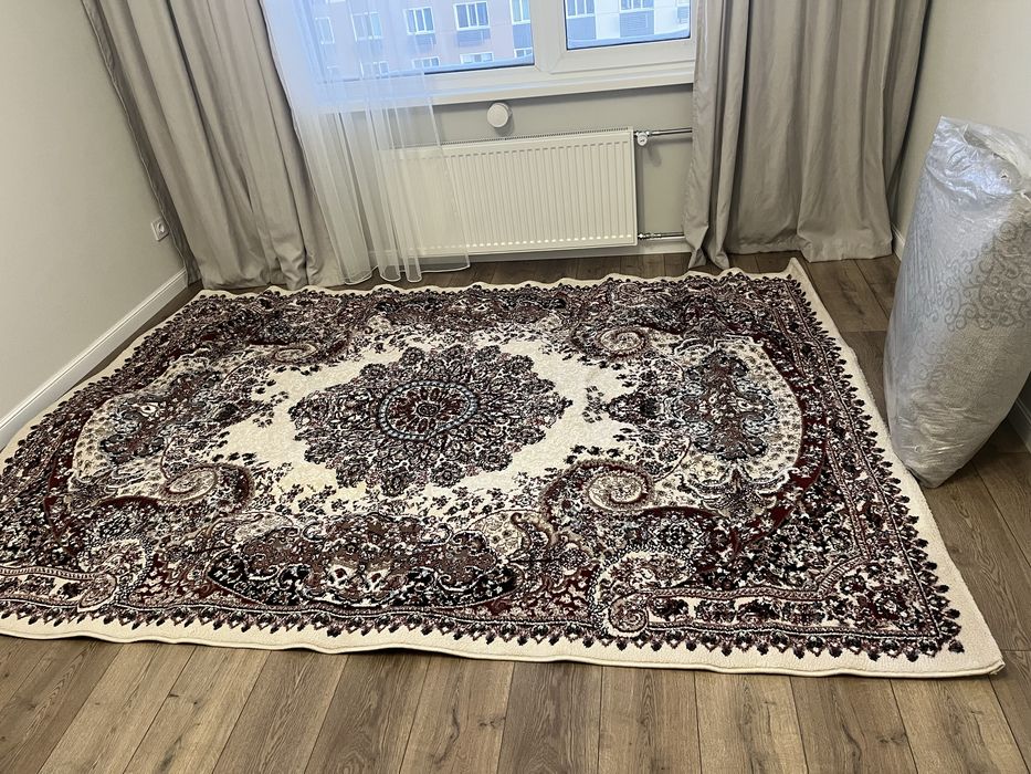 Продам ковер в хорошем состоянии