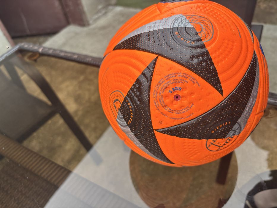 Адидас Оригинална топка