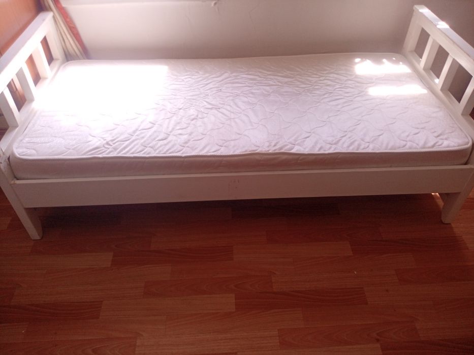 Продам детскую кровать б/у