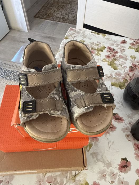 Продам детскую обувь