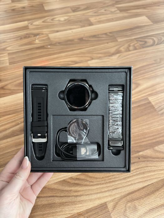 Часы с сменными ремнями