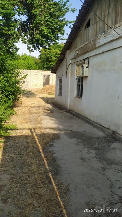 Срочно продается дом. Есть так же постройка.