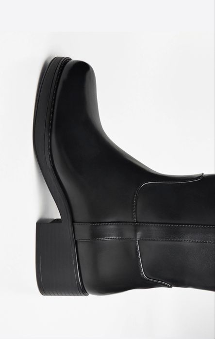 Черни ботуши Bershka
