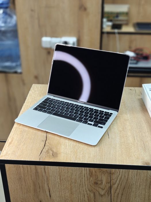 Apple MacBook Air 13 | M1 Чип | Дефект с экраном