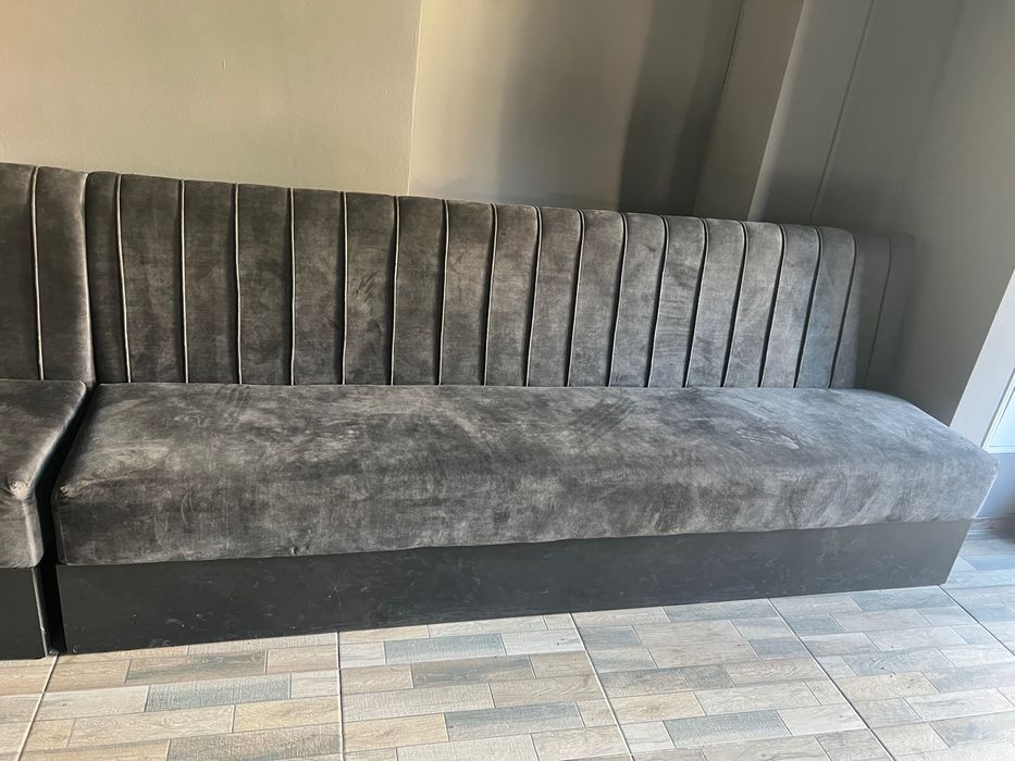 Vand mobila ( canapele si mese)