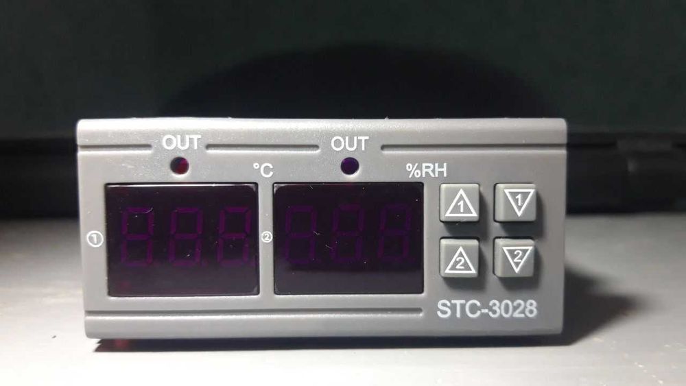Продаётся Регулятор температуры и влажности STC 3028
