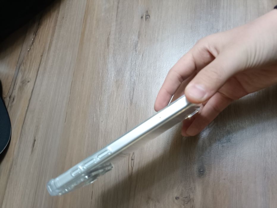 iPhone 17 Pro Max с чехлом Муляж