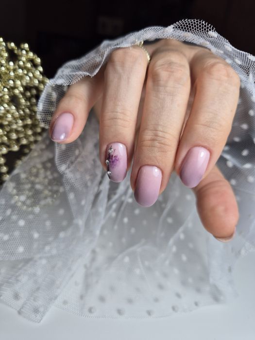 Manichiura semi/gel si pictura pe unghii