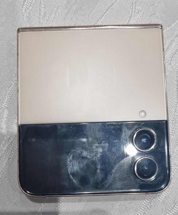 Samsung Galaxy Z Flip 4