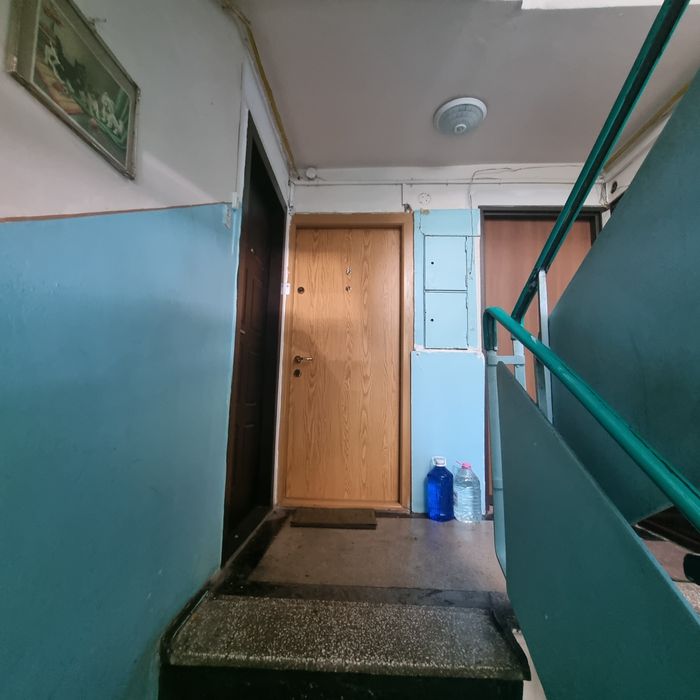 Proprietar vand apartament 3 camere semidecomandat etaj 1 zona Alexandru Vlahuta — fotografia 3