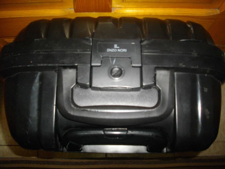 Голям,среден и малък куфар,пластмаса и текстил