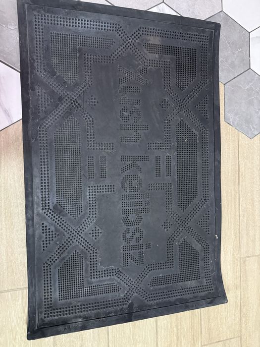 Продам резиновый ковер