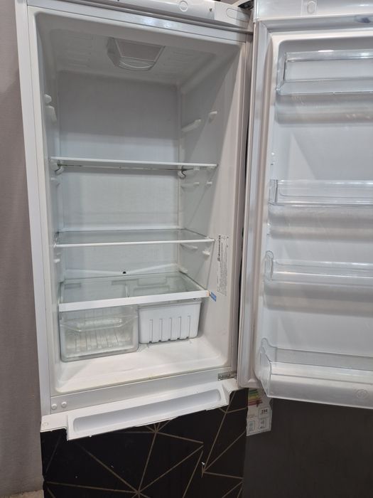 Холодильник indesit