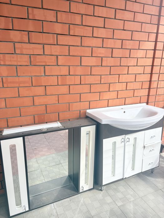 Раковина с шкафом