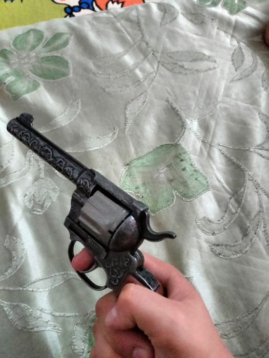 Продам коллекционирный револьвер