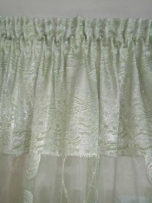 шторы, занавески тюлевые, размер 5,70 метра на 2,70 метра.