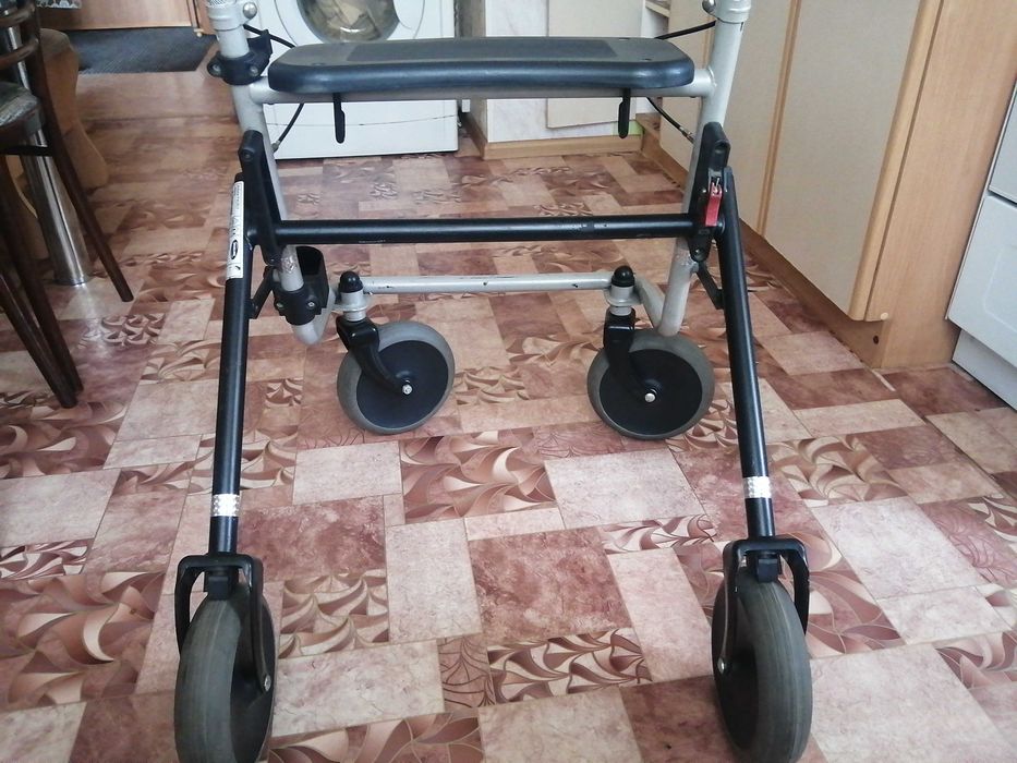 Ходунки роллаторы с сиденьем (Швеция)