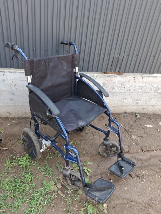 Carucior handicap,carut cu rotile pline