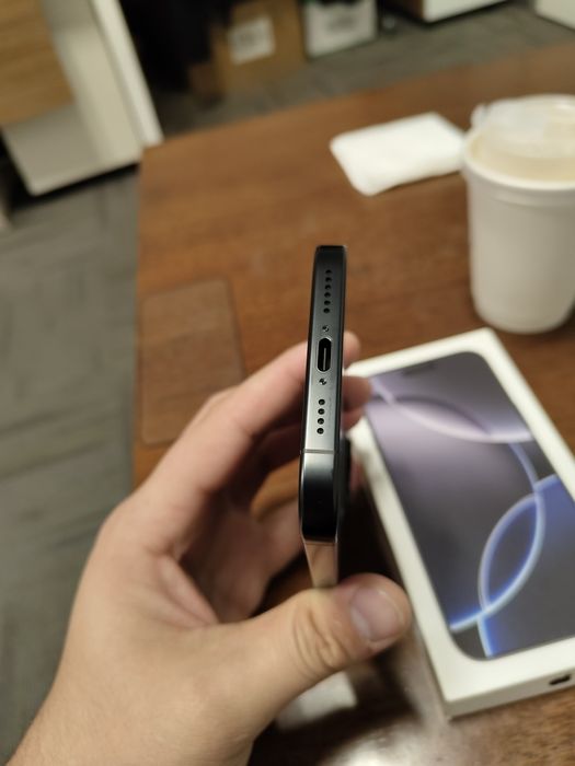 iPhone 16 Pro Max 256 (Sim)