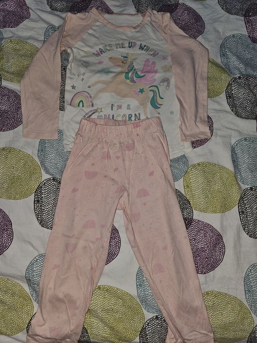 Много дрешки за момиче размер 104/110