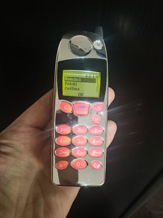 Nokia  5110 Cylon ( decodat, aproape impecabil)