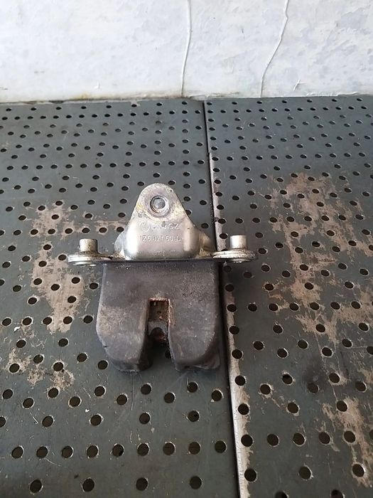 Broasca haion skoda octavia 2 1z 1z5827501d