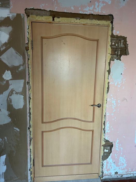 Поодам 2 двери. Ширина 90 см